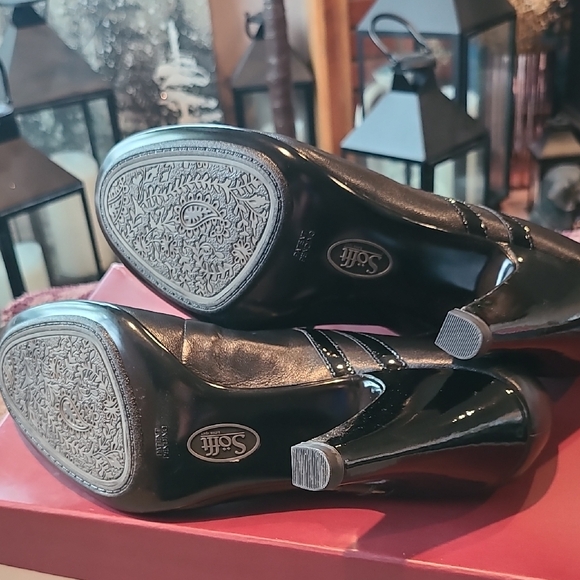 Sofft Elegant Black Leather Women's Heels - Picture 5 of 8